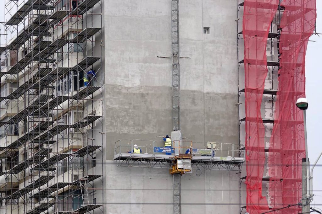 Stockbild inom industri: renovation, building, workers