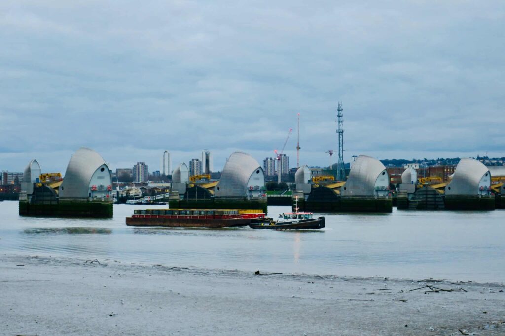 Themsbarriären i London kan behöva ersättas tidigare