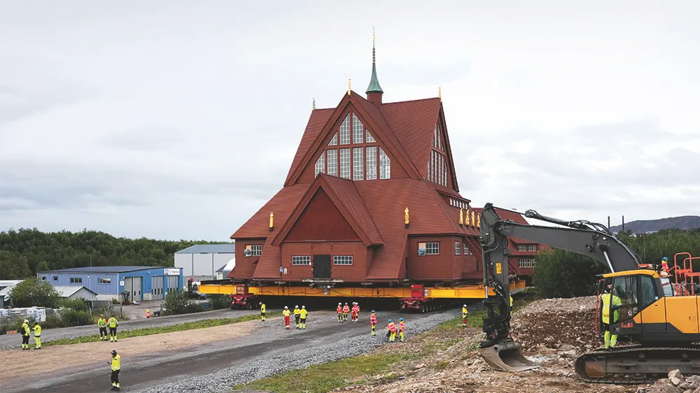 Kiruna kyrka och klocktorn flyttades fem kilometer i en maxhastighet av 0,5 kilometer i timmen.