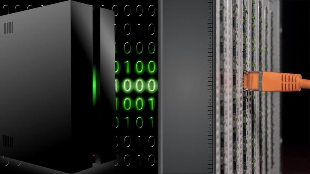 Serverrack med nätverkskabel ansluten.